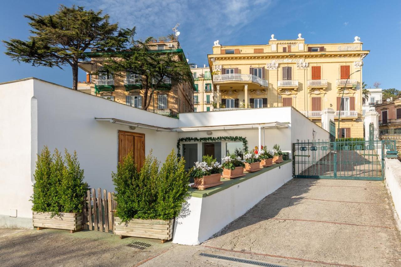 Kamyhouse Una Tranquilla Struttura Nel Verde Villa Naples Exterior photo